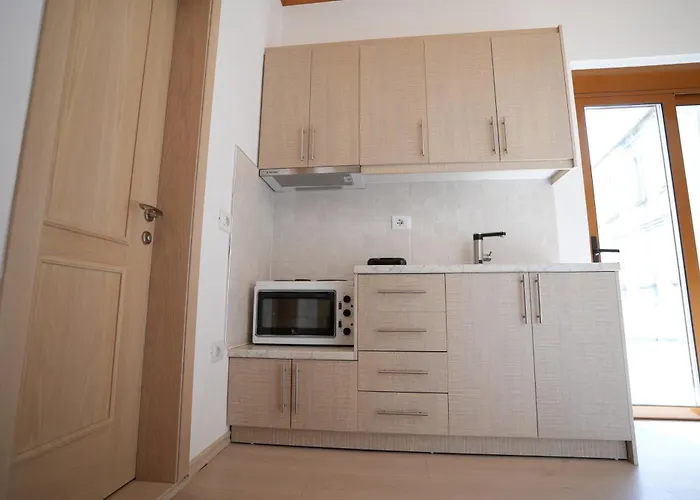 Jons 3* Gjirokastër