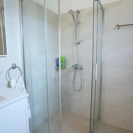 Jons מלון Gjirokastër