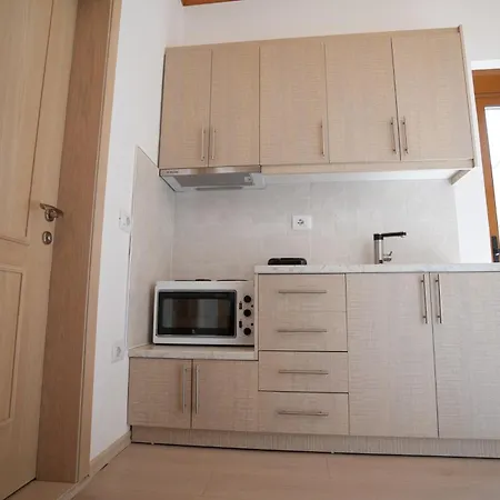 Jons 3* Gjirokastër