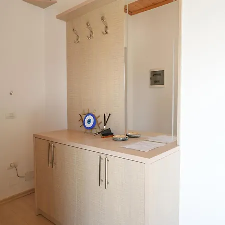 Jons מלון Gjirokastër